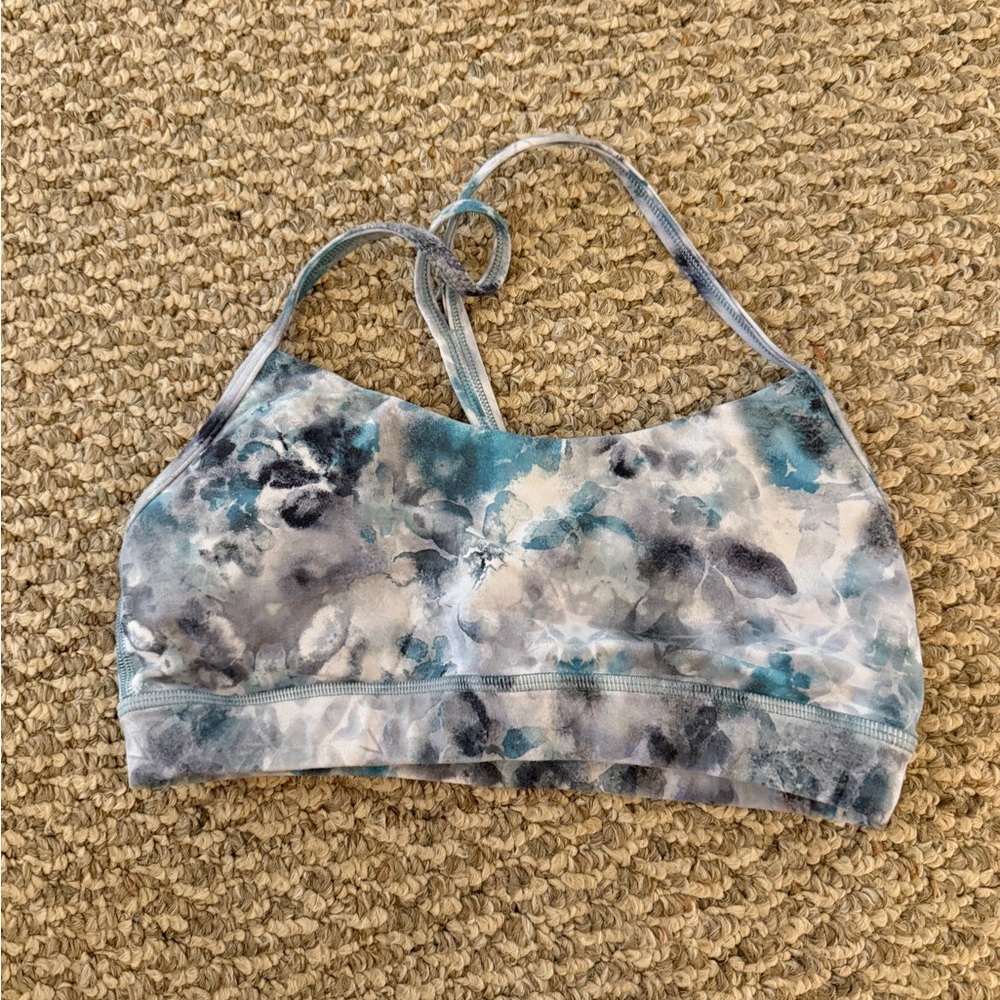 Lululemon Flow Y Nulu a-c cup size 8